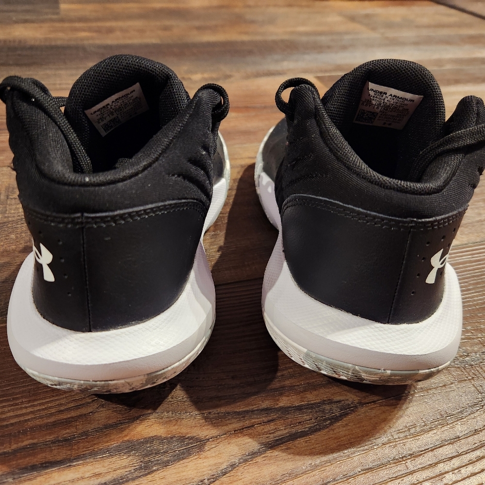 Basketball shoes